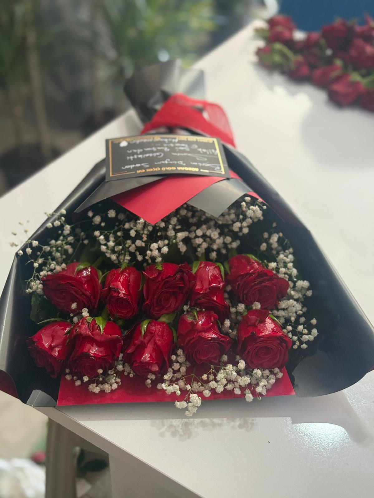 10-lu-canli-gul-buketi